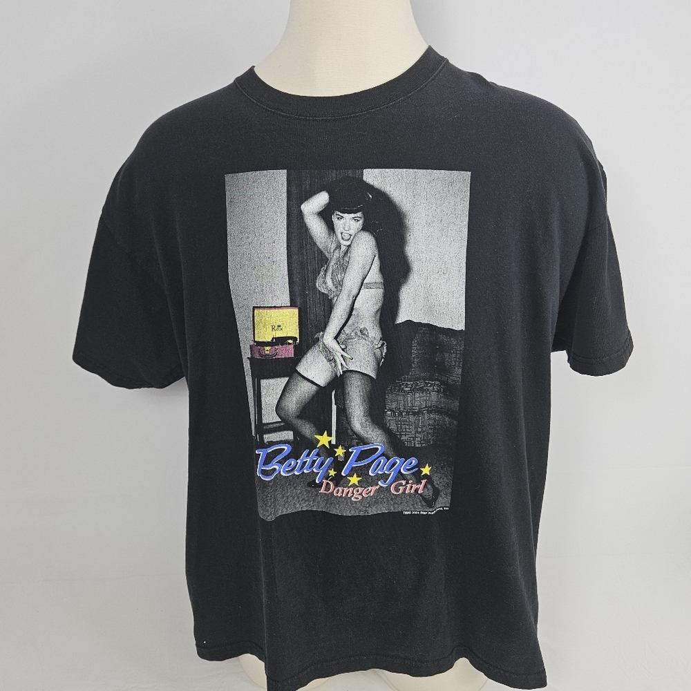 Vintage 2001 Betty Page Danger girl Delta tshirt size 2XL
